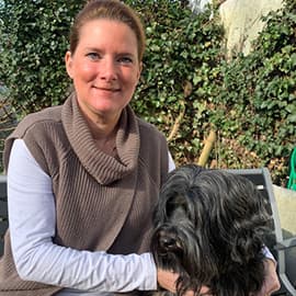 Christiane von Schönberg mit Hündin Lisi